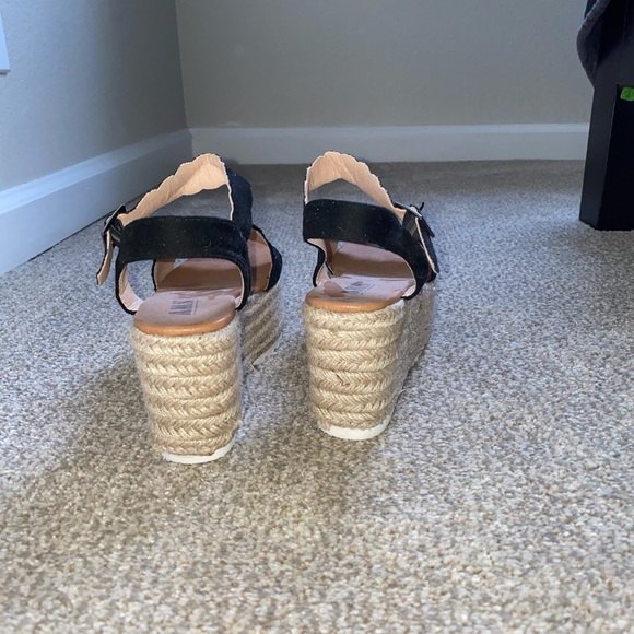 Espadrilles - Picture 5 of 6